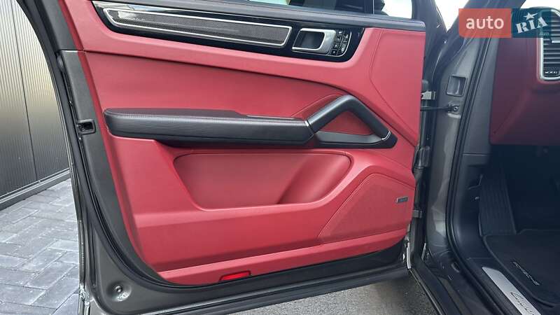 Внедорожник / Кроссовер Porsche Cayenne 2021 в Киеве