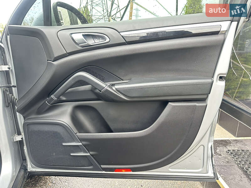 Внедорожник / Кроссовер Porsche Cayenne 2013 в Харькове