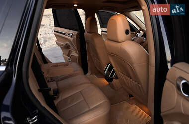 Позашляховик / Кросовер Porsche Cayenne 2011 в 