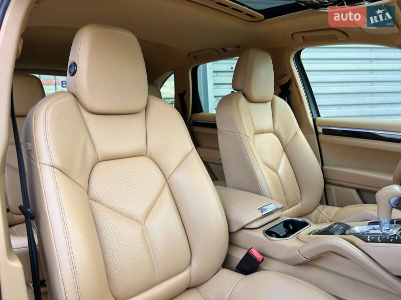 Внедорожник / Кроссовер Porsche Cayenne 2012 в Киеве
