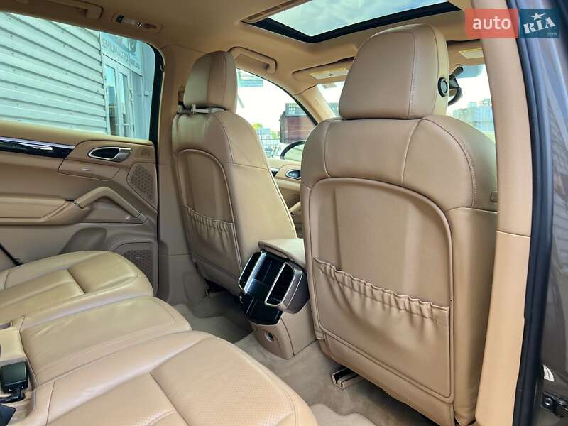 Внедорожник / Кроссовер Porsche Cayenne 2012 в Киеве