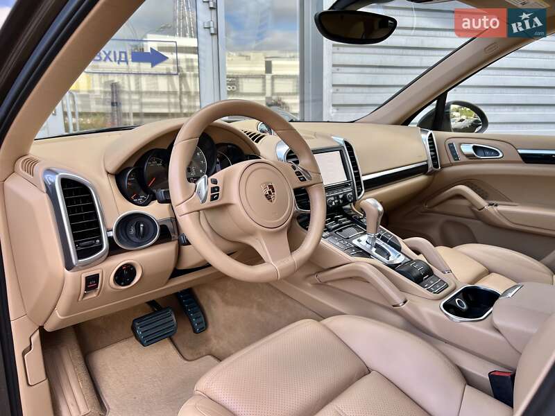 Внедорожник / Кроссовер Porsche Cayenne 2012 в Киеве