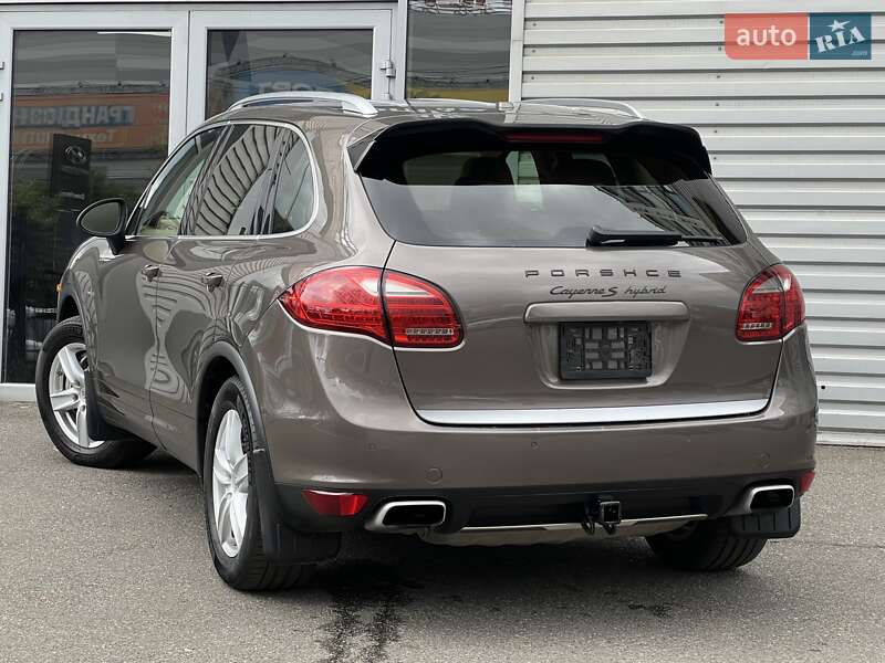 Внедорожник / Кроссовер Porsche Cayenne 2012 в Киеве