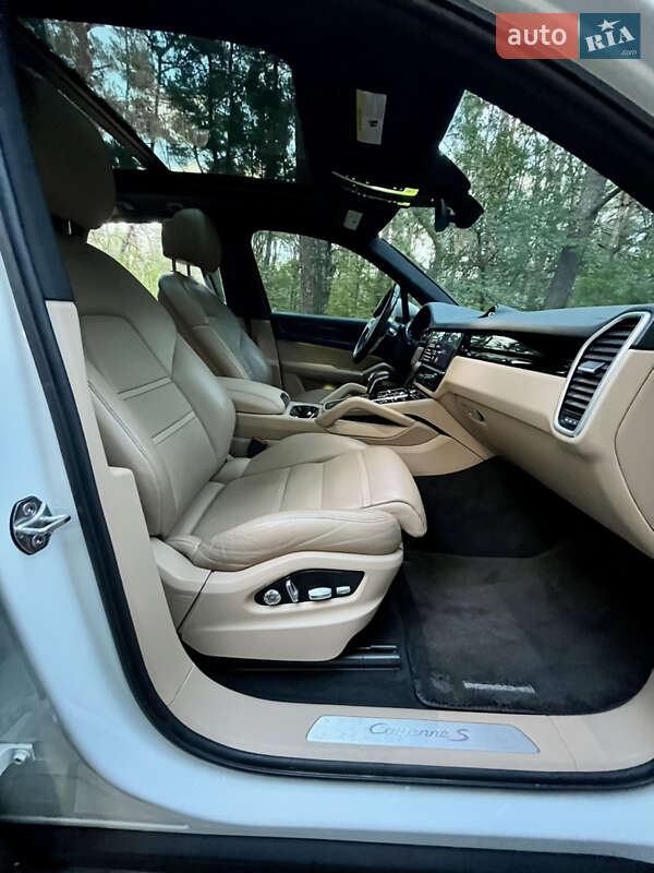 Позашляховик / Кросовер Porsche Cayenne 2018 в Києві