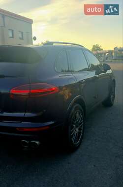 Внедорожник / Кроссовер Porsche Cayenne 2017 в 