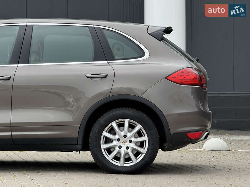 Внедорожник / Кроссовер Porsche Cayenne 2012 в Киеве