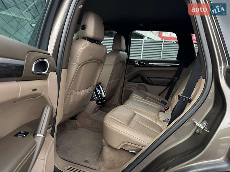 Внедорожник / Кроссовер Porsche Cayenne 2012 в Киеве