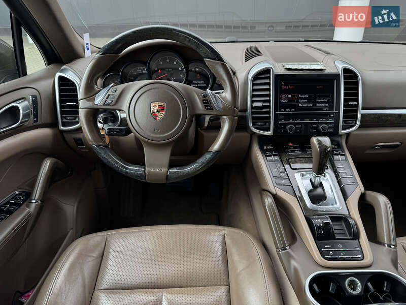 Внедорожник / Кроссовер Porsche Cayenne 2012 в Киеве