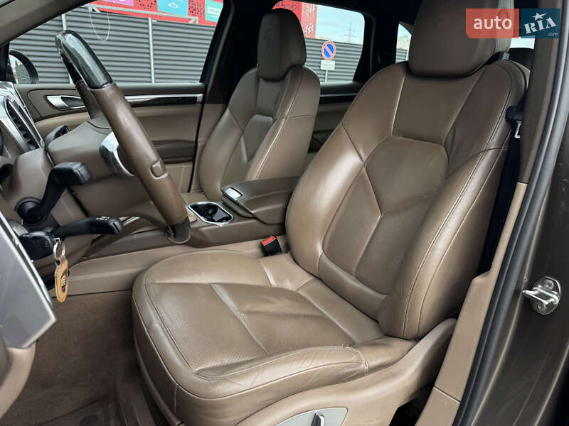 Внедорожник / Кроссовер Porsche Cayenne 2012 в Киеве