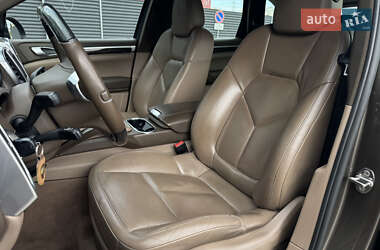 Внедорожник / Кроссовер Porsche Cayenne 2012 в 