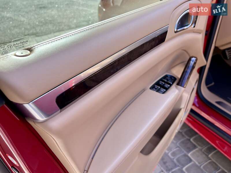 Внедорожник / Кроссовер Porsche Cayenne 2015 в Киеве