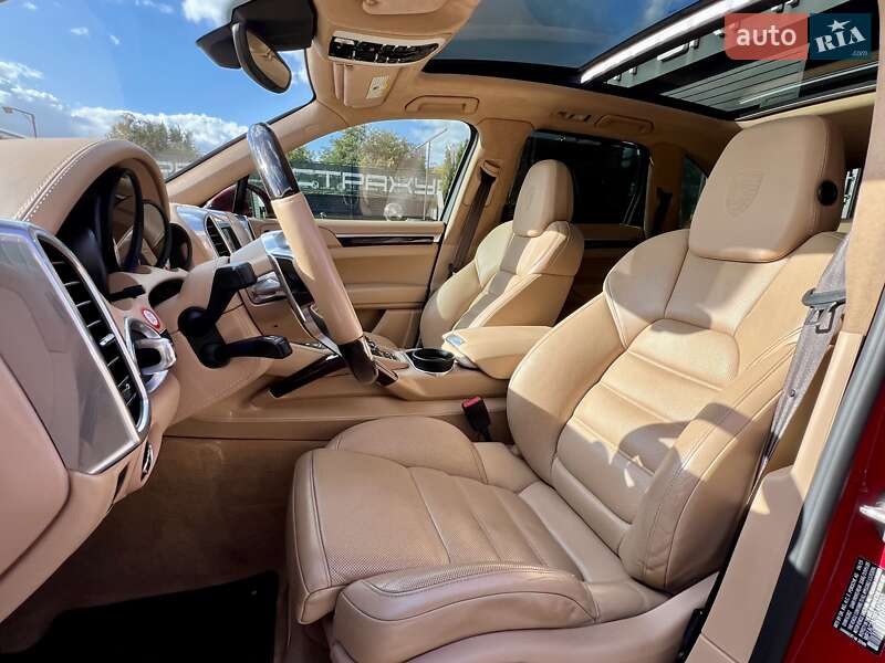 Внедорожник / Кроссовер Porsche Cayenne 2015 в Киеве