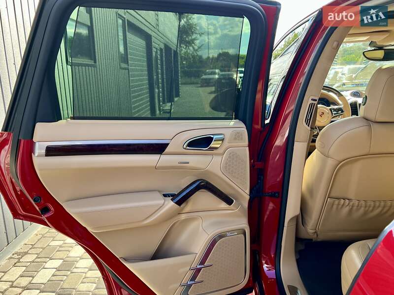 Внедорожник / Кроссовер Porsche Cayenne 2015 в Киеве