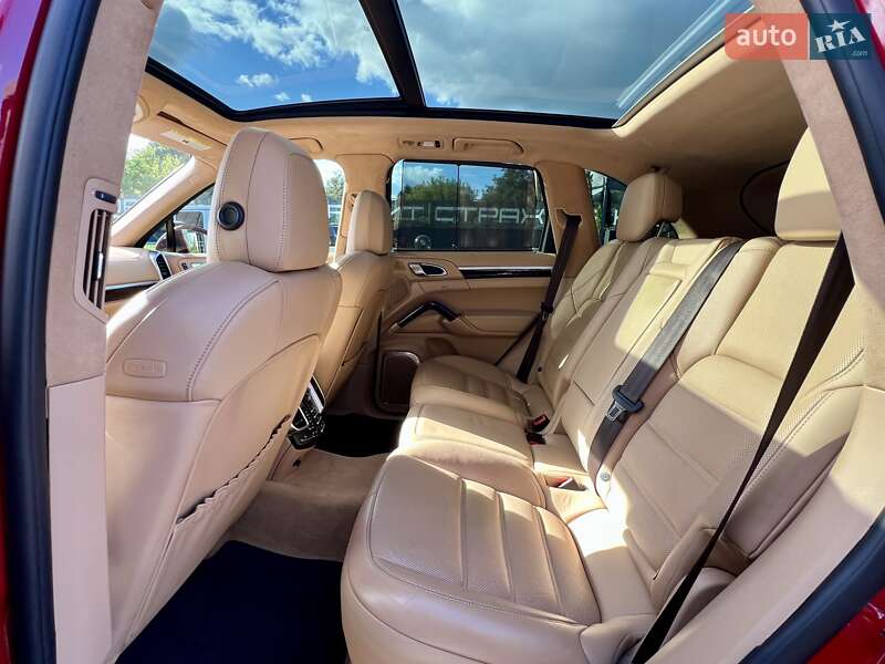 Внедорожник / Кроссовер Porsche Cayenne 2015 в Киеве