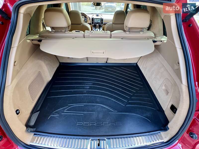 Внедорожник / Кроссовер Porsche Cayenne 2015 в Киеве