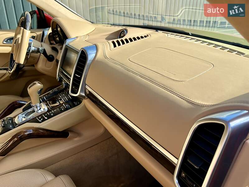 Внедорожник / Кроссовер Porsche Cayenne 2015 в Киеве