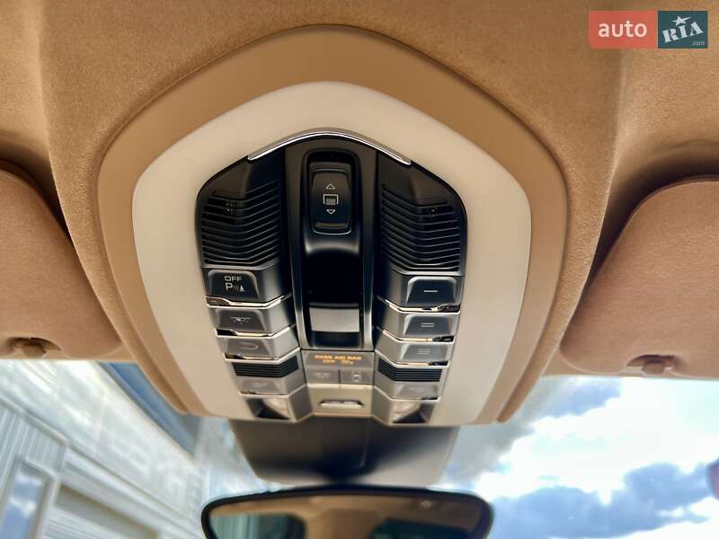 Внедорожник / Кроссовер Porsche Cayenne 2015 в Киеве