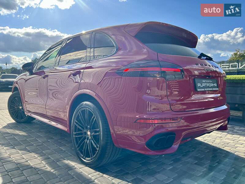 Внедорожник / Кроссовер Porsche Cayenne 2015 в Киеве