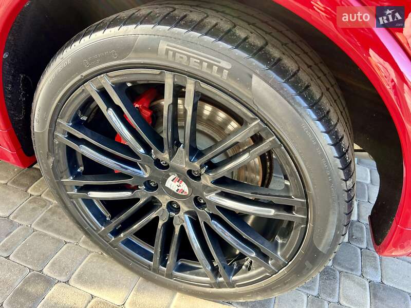 Внедорожник / Кроссовер Porsche Cayenne 2015 в Киеве