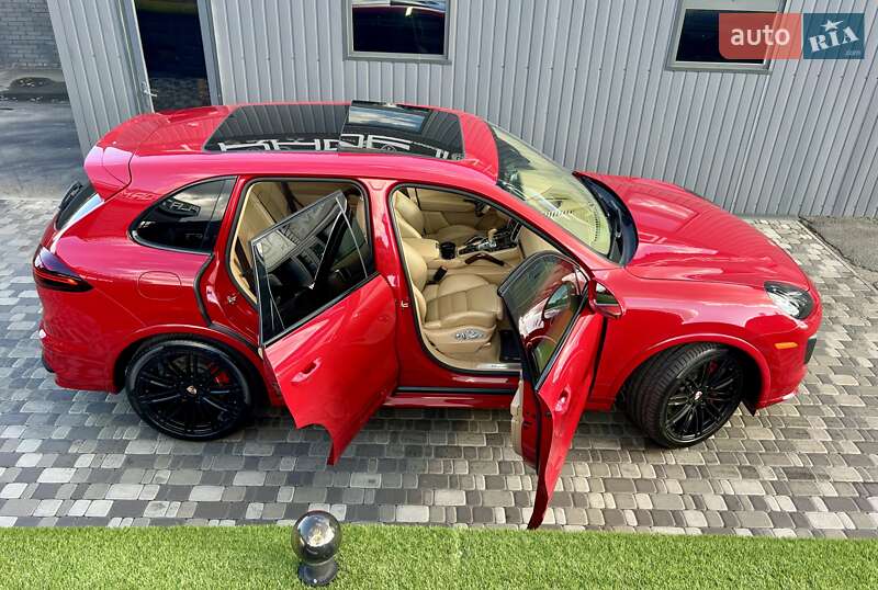 Внедорожник / Кроссовер Porsche Cayenne 2015 в Киеве