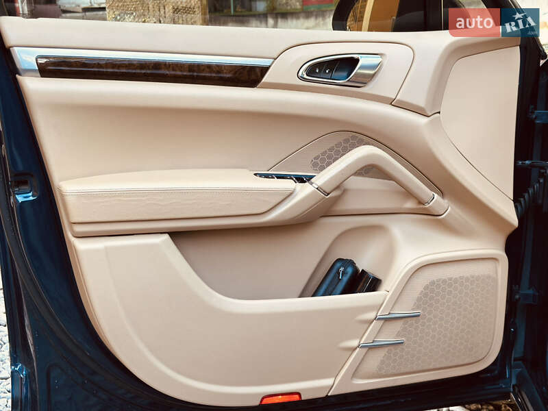 Внедорожник / Кроссовер Porsche Cayenne 2013 в Львове