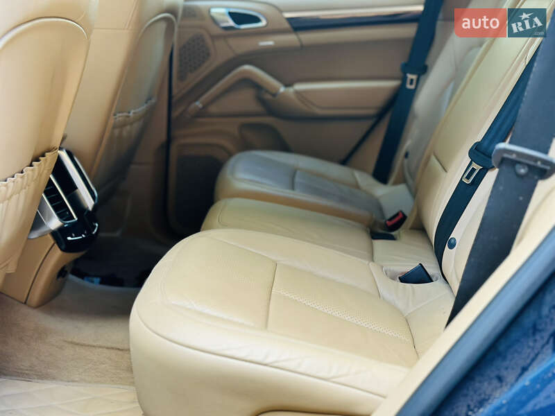 Внедорожник / Кроссовер Porsche Cayenne 2013 в Львове