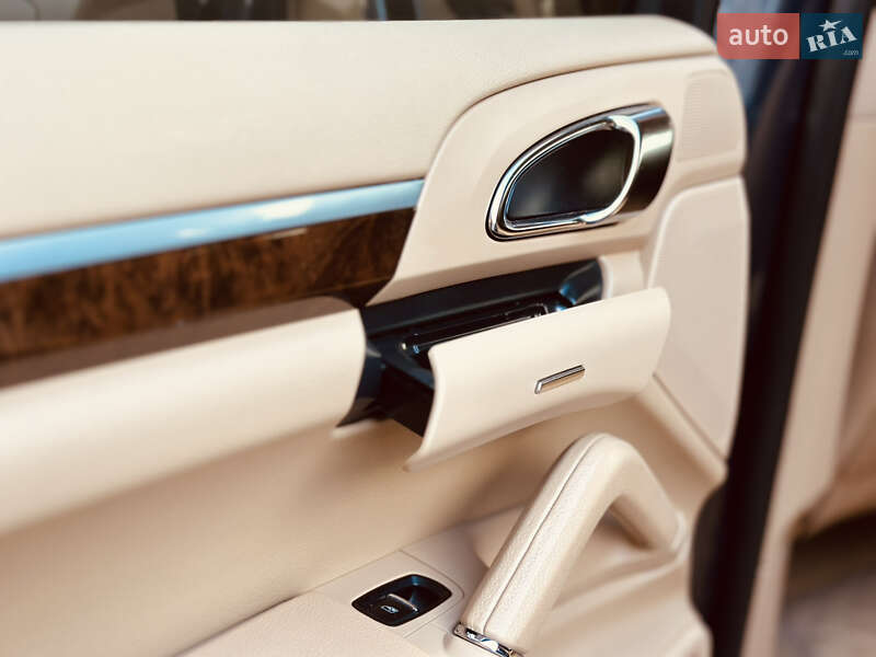 Внедорожник / Кроссовер Porsche Cayenne 2013 в Львове