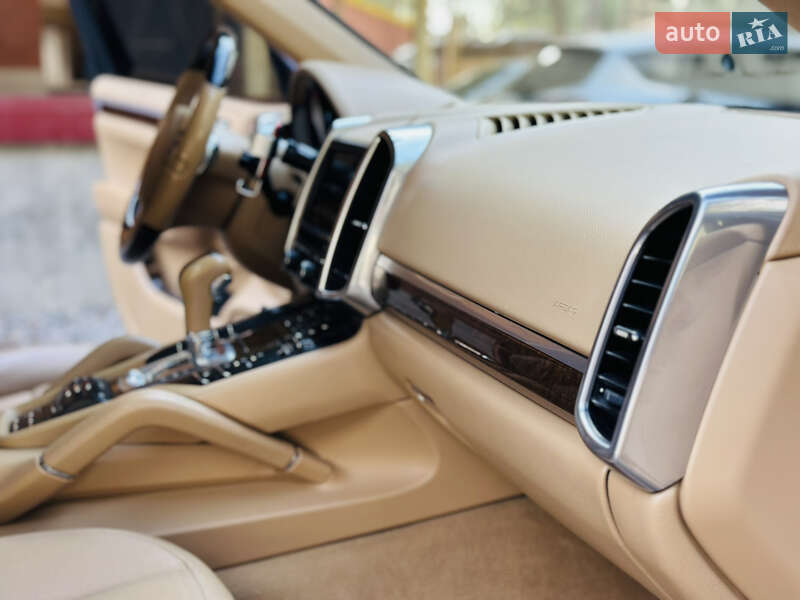 Внедорожник / Кроссовер Porsche Cayenne 2013 в Львове