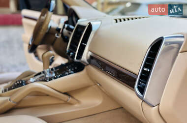 Позашляховик / Кросовер Porsche Cayenne 2013 в 