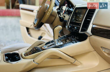Позашляховик / Кросовер Porsche Cayenne 2013 в 