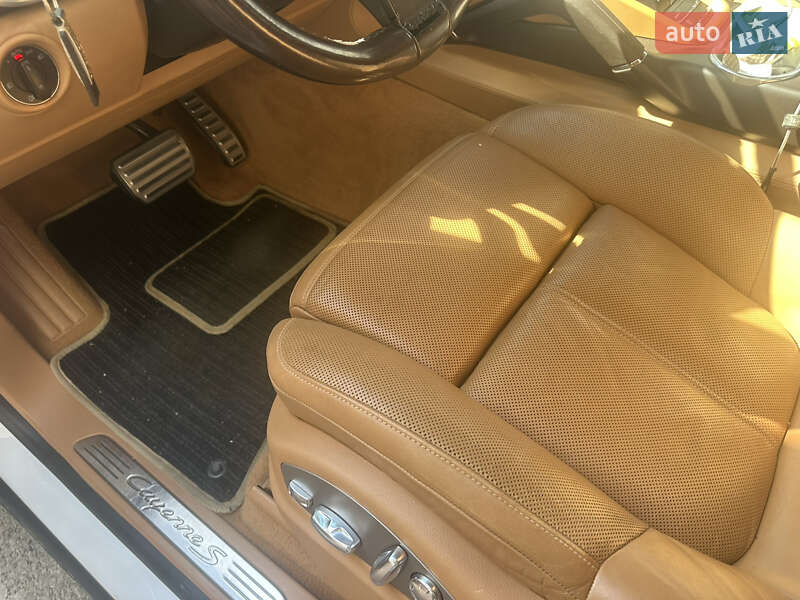 Позашляховик / Кросовер Porsche Cayenne 2014 в Умані