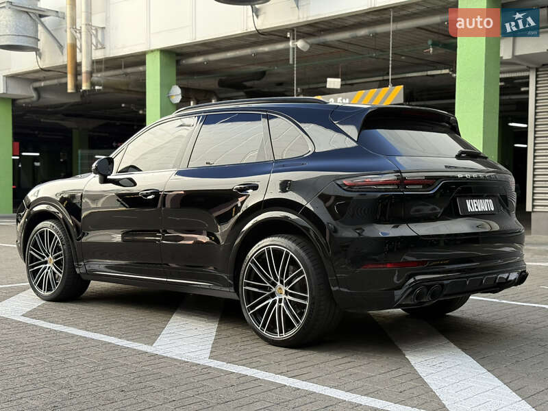 Позашляховик / Кросовер Porsche Cayenne 2021 в Києві