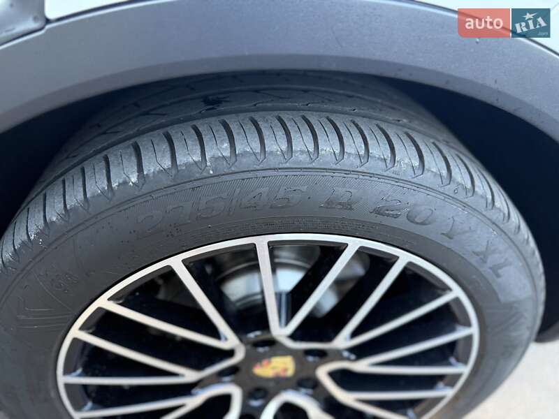 Позашляховик / Кросовер Porsche Cayenne 2012 в Дніпрі