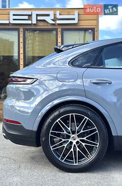 Позашляховик / Кросовер Porsche Cayenne 2024 в 