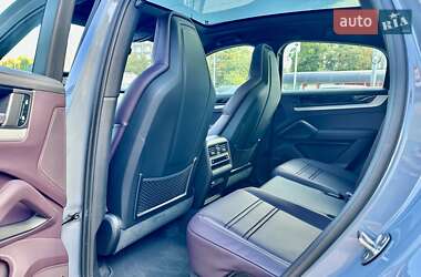 Позашляховик / Кросовер Porsche Cayenne 2024 в 