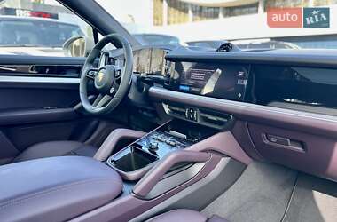 Позашляховик / Кросовер Porsche Cayenne 2024 в 