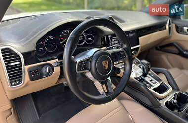 Позашляховик / Кросовер Porsche Cayenne 2019 в 
