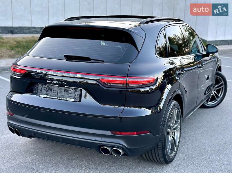 Внедорожник / Кроссовер Porsche Cayenne 2017 в Киеве