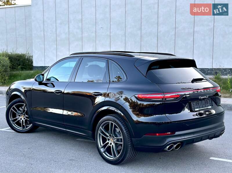 Внедорожник / Кроссовер Porsche Cayenne 2017 в Киеве