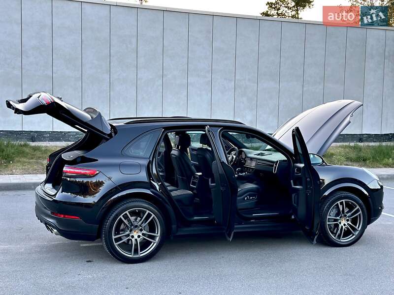 Внедорожник / Кроссовер Porsche Cayenne 2017 в Киеве