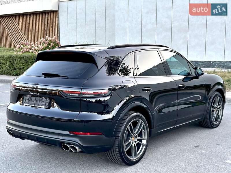Внедорожник / Кроссовер Porsche Cayenne 2017 в Киеве