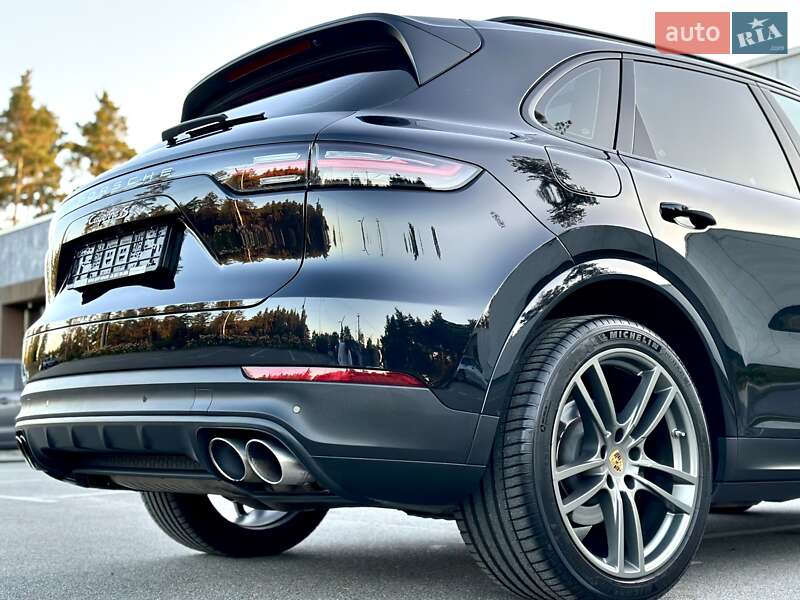 Внедорожник / Кроссовер Porsche Cayenne 2017 в Киеве
