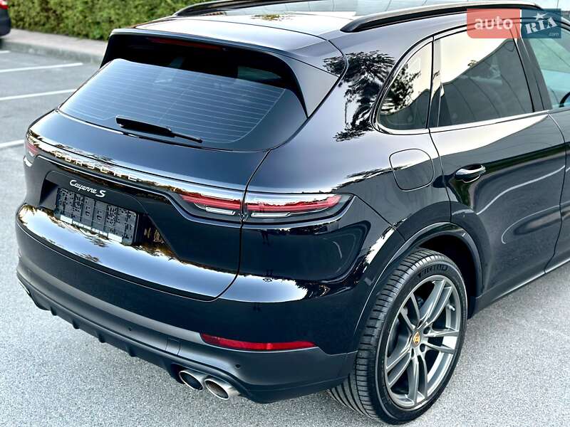 Внедорожник / Кроссовер Porsche Cayenne 2017 в Киеве