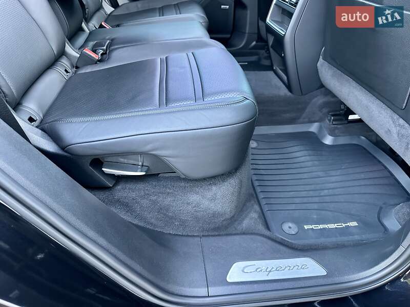 Внедорожник / Кроссовер Porsche Cayenne 2017 в Киеве