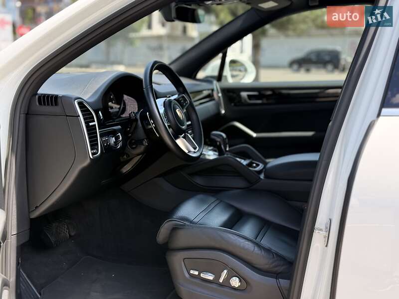 Позашляховик / Кросовер Porsche Cayenne 2017 в Одесі