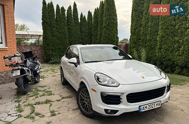 Внедорожник / Кроссовер Porsche Cayenne 2017 в 