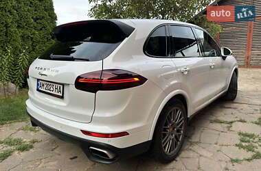 Внедорожник / Кроссовер Porsche Cayenne 2017 в 