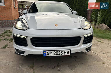 Внедорожник / Кроссовер Porsche Cayenne 2017 в 