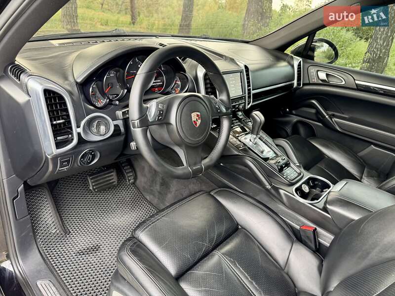 Внедорожник / Кроссовер Porsche Cayenne 2011 в Киеве