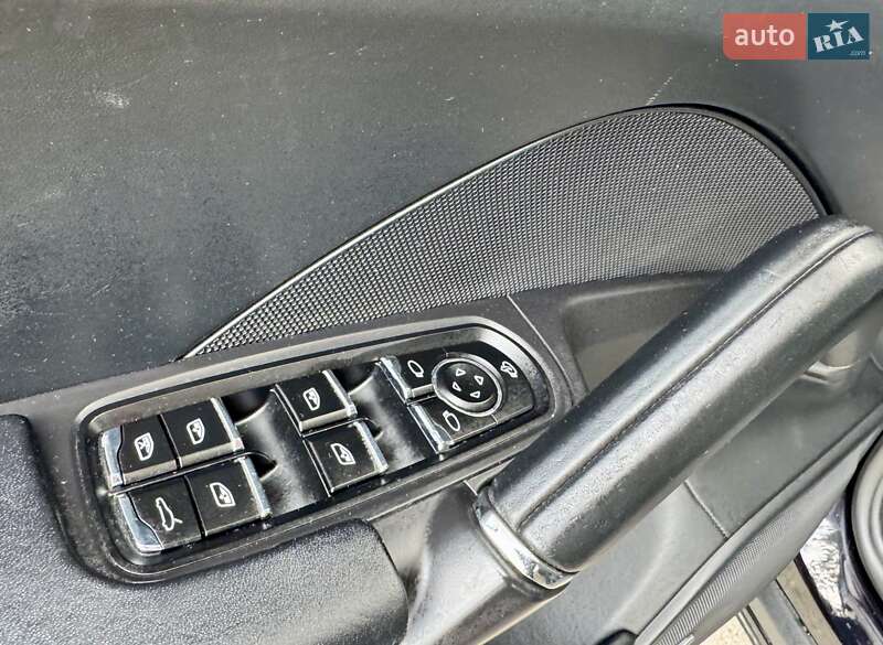 Внедорожник / Кроссовер Porsche Cayenne 2011 в Киеве